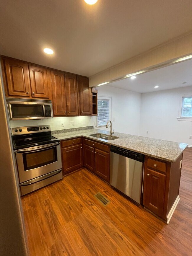 Building Photo - Adorable Chickamauga house