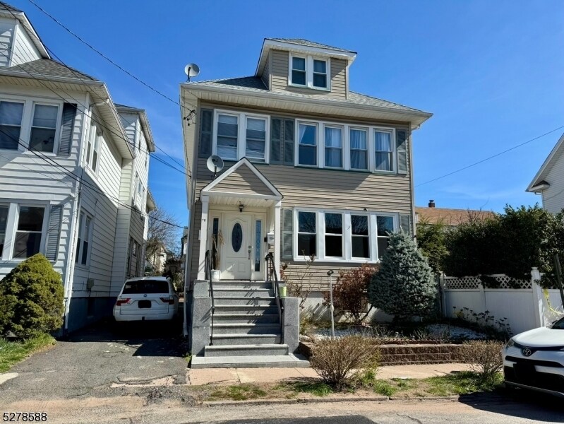 Primary Photo - 68 Elliot St