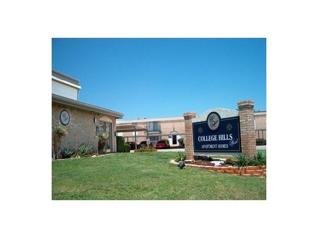 Entrada - College Hills West Apartments