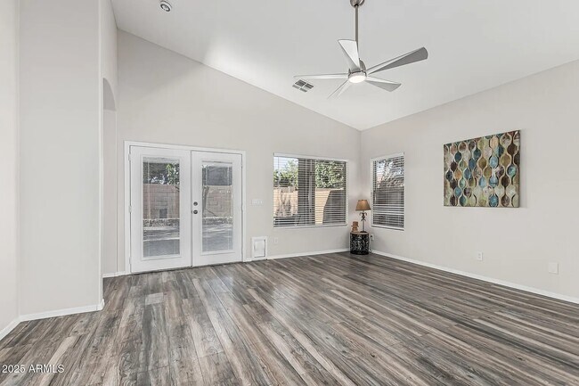 Foto del edificio - 16242 W Maui Ln