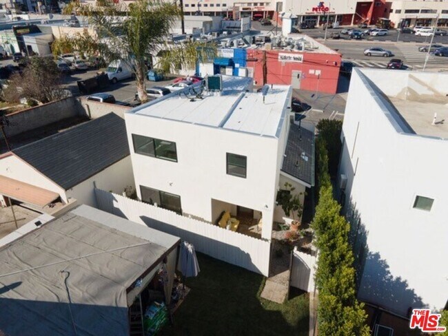 Foto del edificio - 17927 Santa Rita St