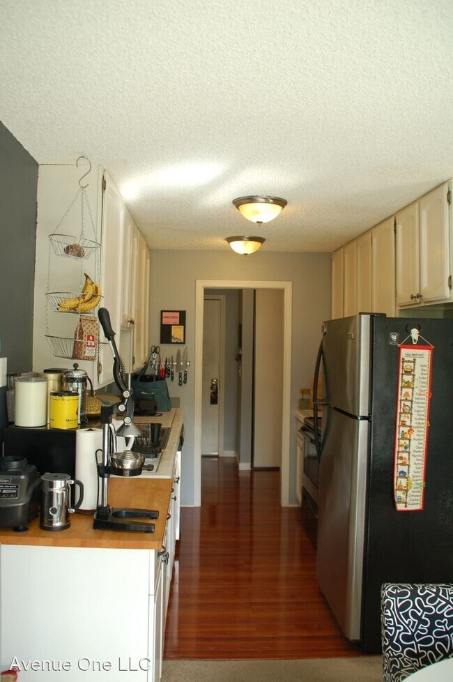 Building Photo - 2 br, 2 bath House - 2210 NE 92nd #306