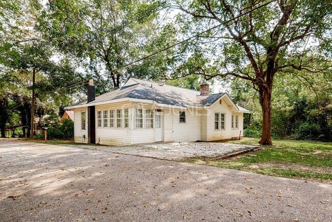 Building Photo - 111 Larch Cir