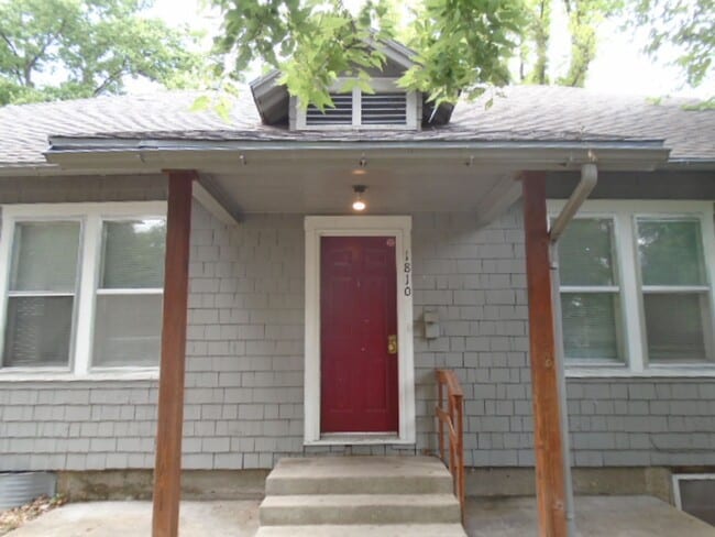 Building Photo - 1810 Leavenworth St