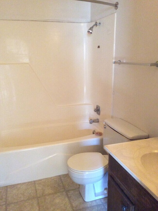 Building Photo - Ground floor 1 bed, 1 bath