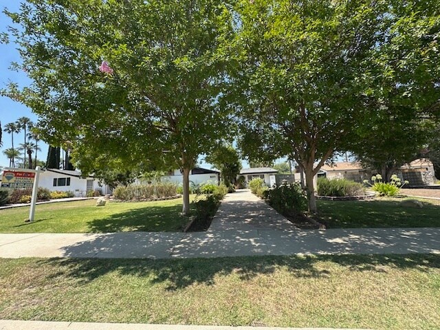Foto del edificio - 6201 Corbin Ave