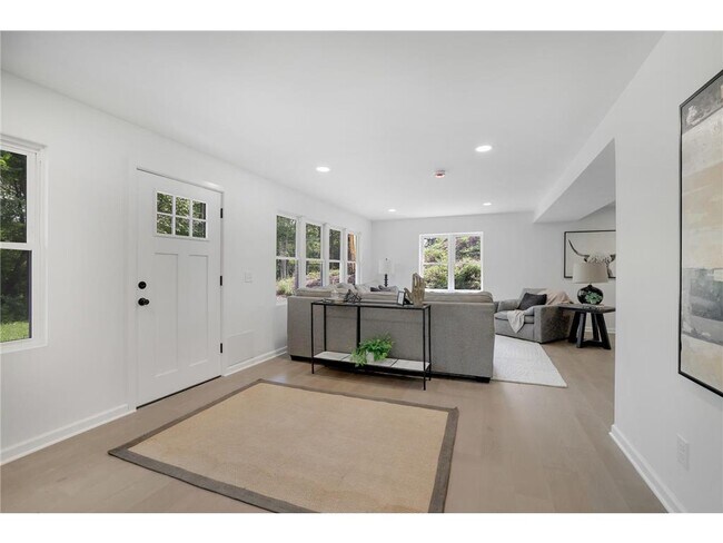 Foto del edificio - 5111 Colonial Dr