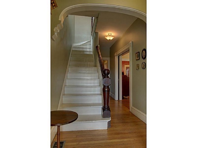 Building Photo - Spectacular Victorian House