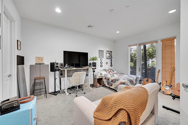 Foto del edificio - 1614 NE 9th St