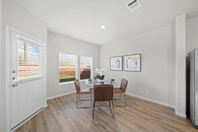 Building Photo - 13307 Nabob Dr