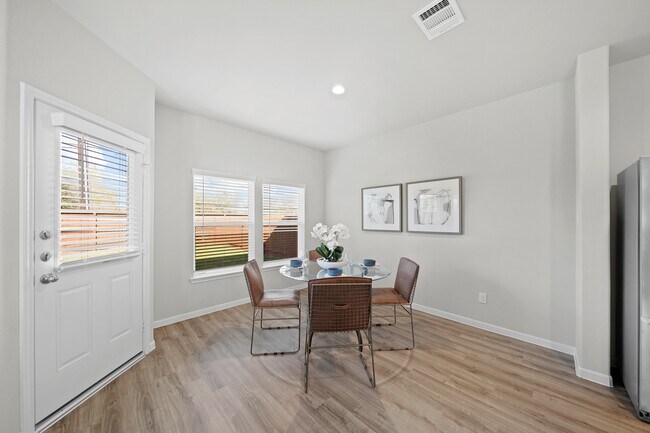 Foto del edificio - 13419 Lucky Bill Ln