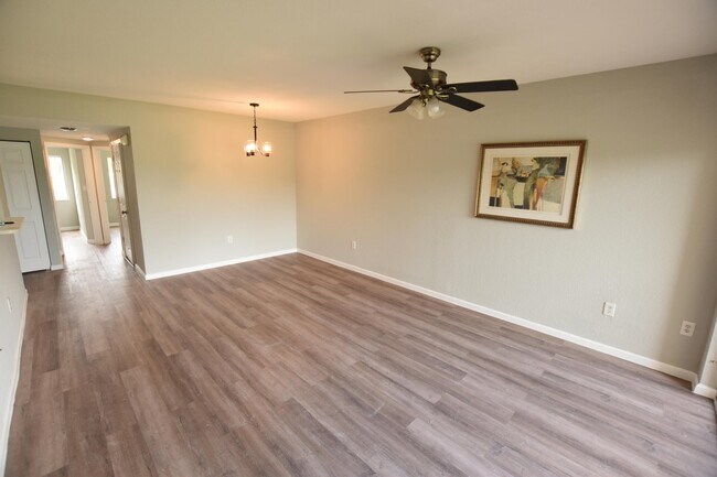 Building Photo - 1145 Golden Lakes Blvd