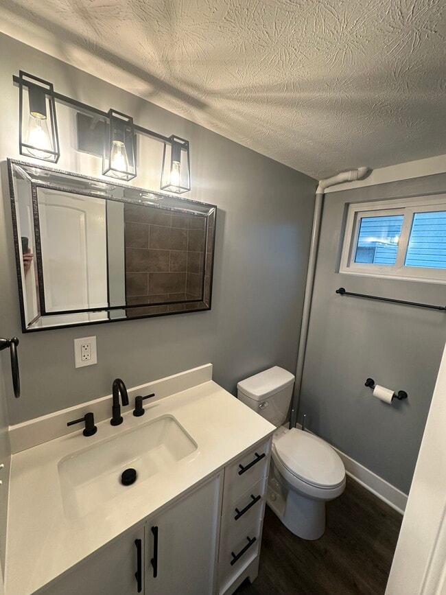 Bathroom - 3139 W 40th St