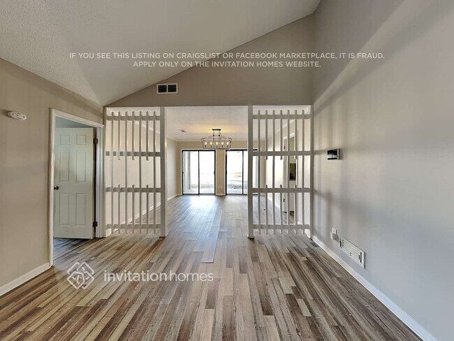 Foto del edificio - 5388 Golfcrest Cir