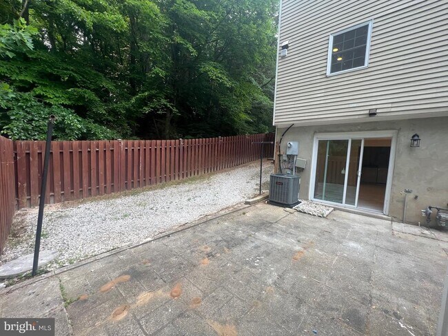 Building Photo - 4200 Gerry Ln