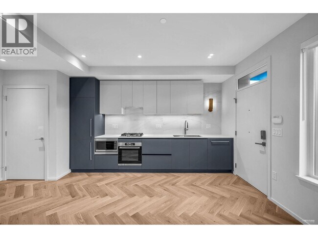 Photo du bâtiment - 775 W 49th Ave