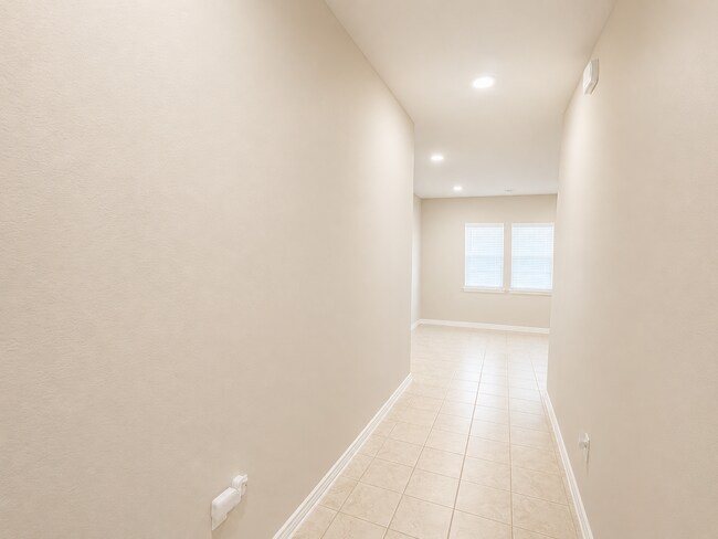 Building Photo - Available for Move-In July 1st