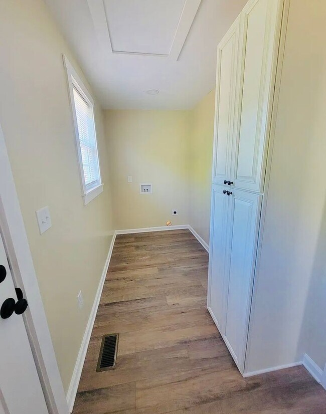 Foto del edificio - Newly Remodeled 3/1 Move In Ready Now!