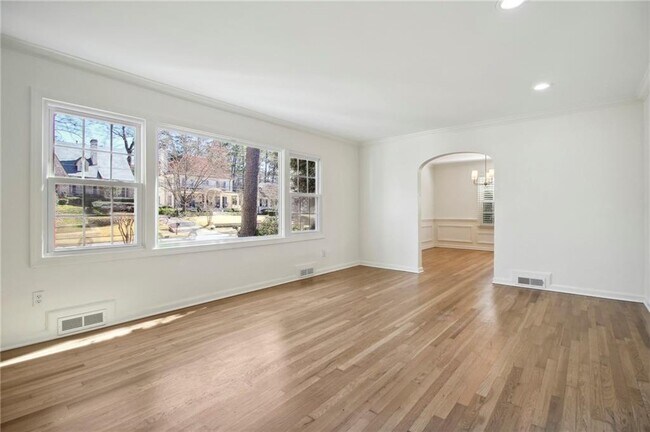 Foto del edificio - 2308 Dellwood Dr NW