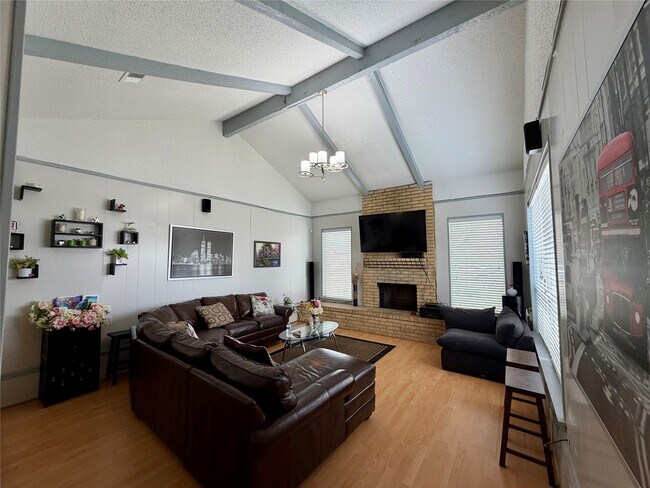 Foto del edificio - 15111 Chasehill Dr