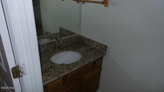Foto del edificio - 3200 Crystal Oaks Ln