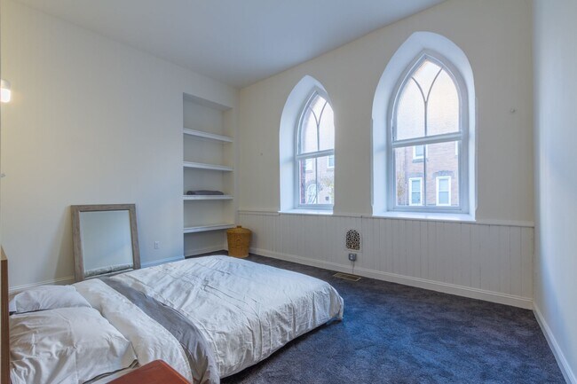 Foto del edificio - 1558 E Montgomery Ave