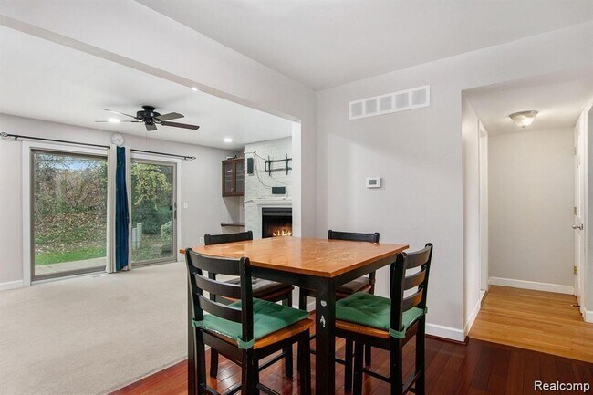 Foto del edificio - 3874 Old Creek Rd
