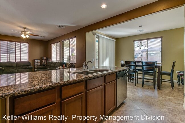 Building Photo - 3545 E Carla Vista Dr