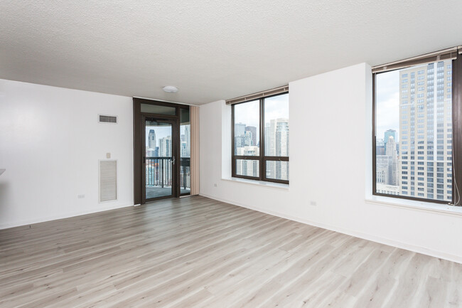 Building Photo - 400 N LaSalle Dr