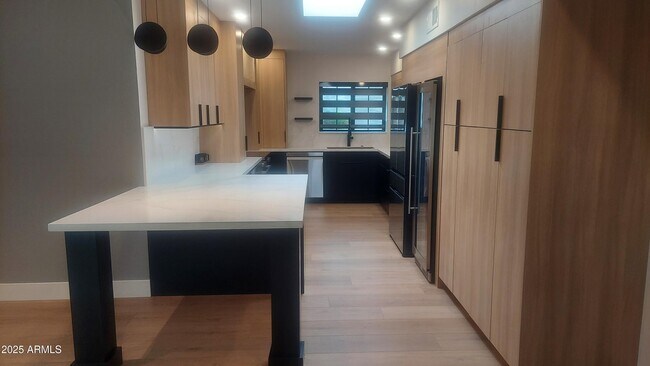 Foto del edificio - 6349 N 78th St