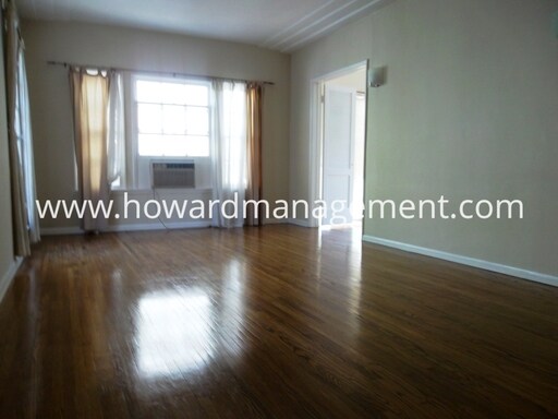 Foto del edificio - 9010 Burton Way