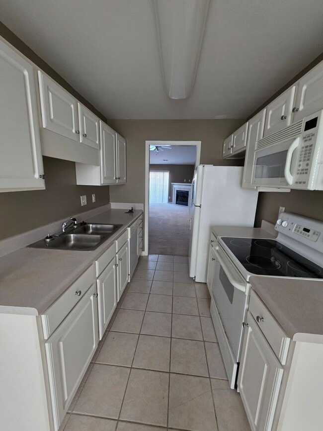 Foto del edificio - 2 BR Townhome!