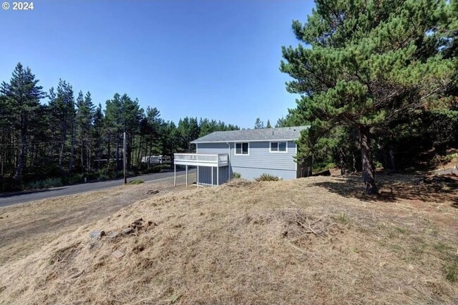 Building Photo - Ocean Park 2 Bedroom Home - Property is Av...