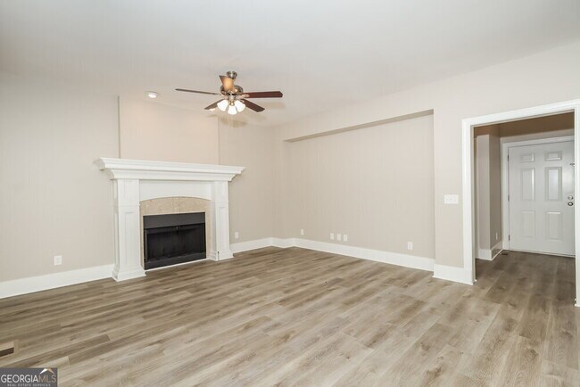 Foto del edificio - 3073 Essex Dr