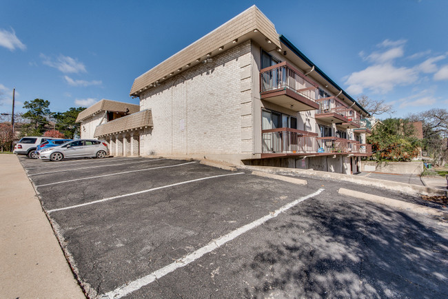 Building Photo - Villa Arcos - 108