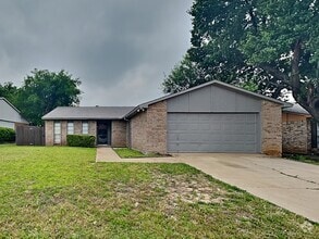 Building Photo - 7512 Parkwood Ln