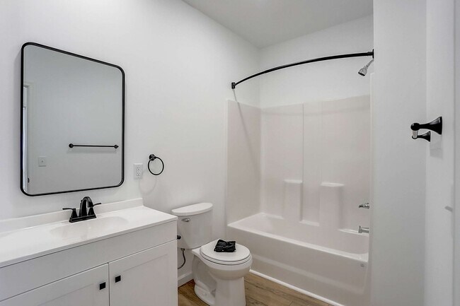 Building Photo - 303 Parkview Dr