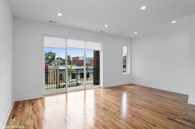Foto del edificio - 5540 W Montrose Ave