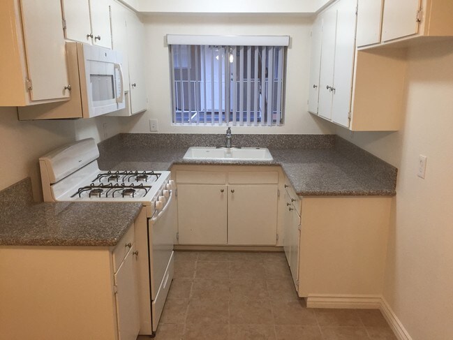 800 Meyer Lane Apartments Redondo Beach Ca Apartments Com