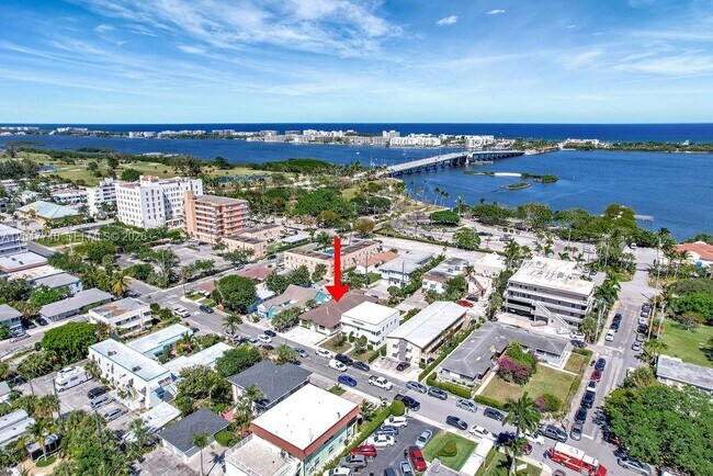 Foto del edificio - 114 S Lakeside Dr