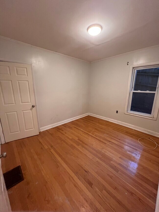 Building Photo - 60 Pine St