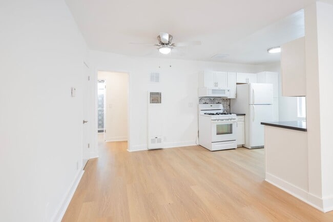 Interior Photo - 937 N Orange Grove Ave