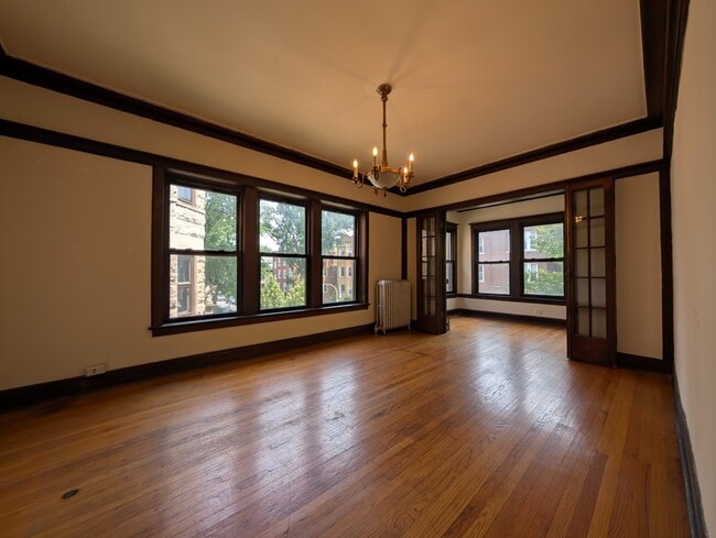 Building Photo - 2421 N Sawyer Ave
