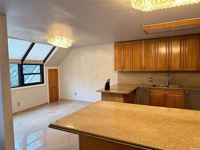 Building Photo - 19 John Bean Ct