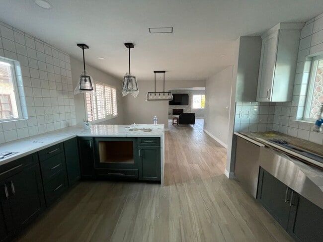 Foto del edificio - 1237 W 124th St