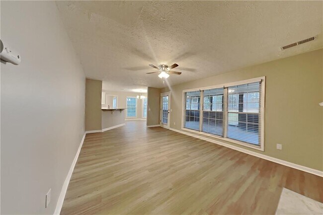 Foto del edificio - 1464 Claredon Dr NW