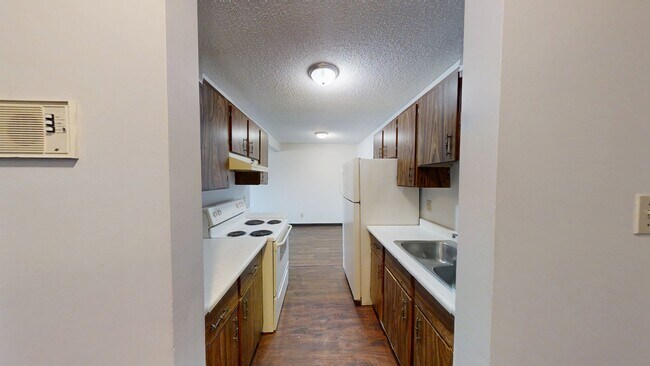Building Photo - 5117-5144 44 St