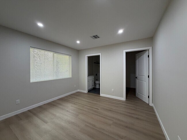 Building Photo - 11705 Woodley Ave