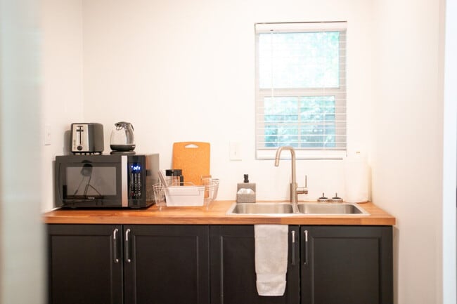 Building Photo - 1506 Kenwood Ave