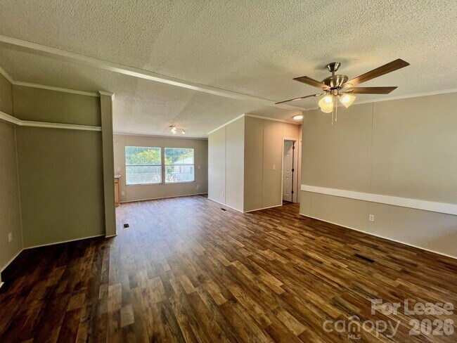 Foto del edificio - 4667 Jack Brown Rd